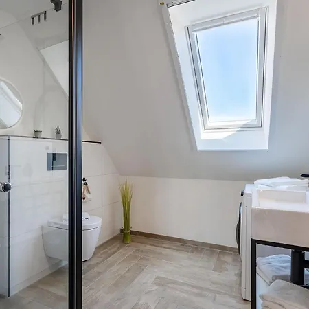 Vista 5, Mit Balkon Und Drei Schlafzimmern Apartment